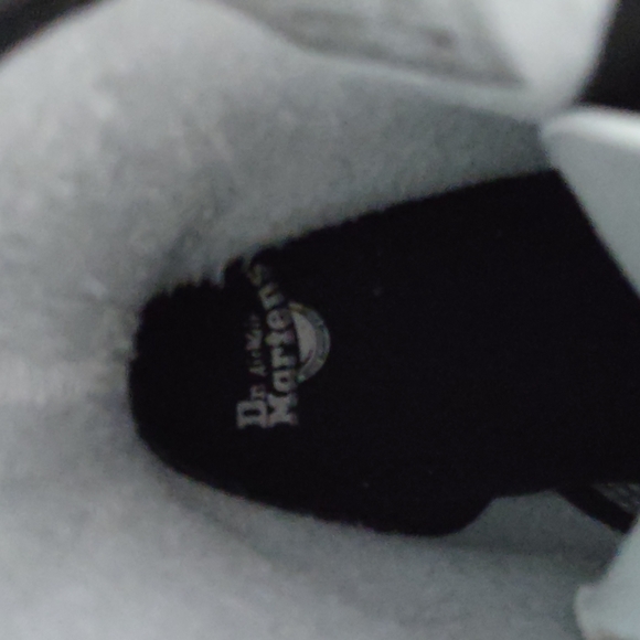 🚫 SOLD 🚫Like new white Dr. Martens size 7 - Picture 4 of 7